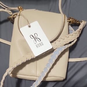 ~HOBO~ FERN crossbody In LINEN